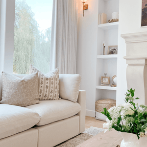 Leighton and Louise on a cream couch