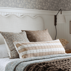 Prescott, Elain, and Emberly on a bed with a white headboard and a blue and brown blanket