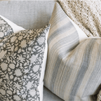 A closeup of Sawyer and Felicity