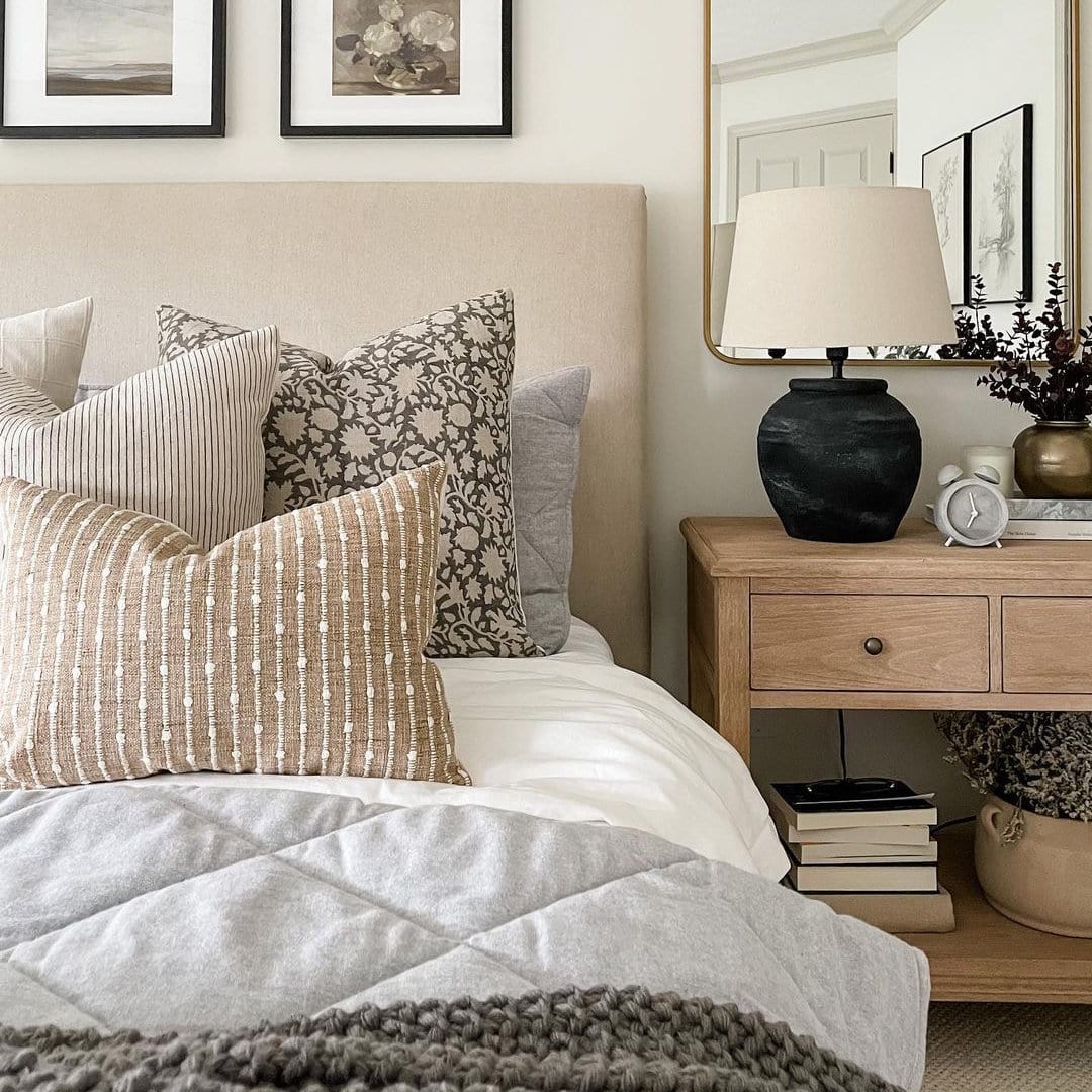 Bed pillow arrangements: style your bed according to size